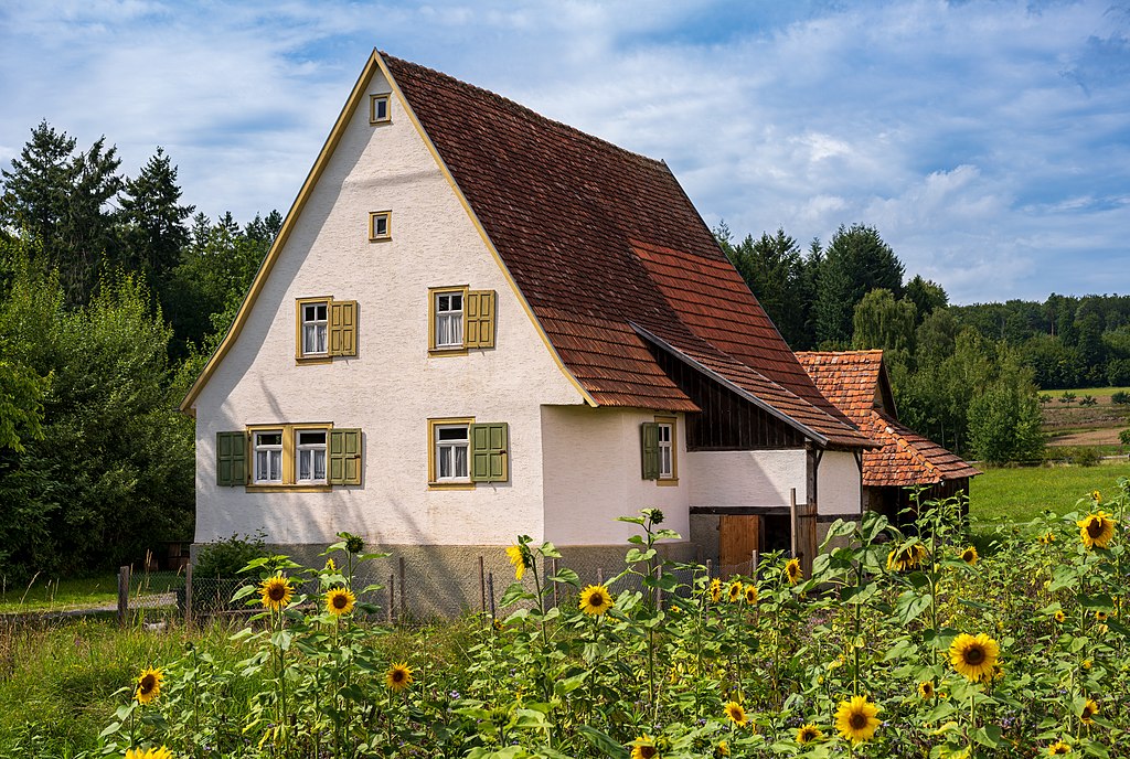 Bauernhaus mit Sonnenblumen, Odenwälder Freilandmuseum, Walldürn